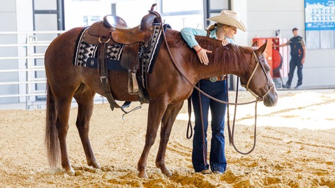 Reiterin mit Pferd auf der Messe "Americana" in Friedrichshafen.