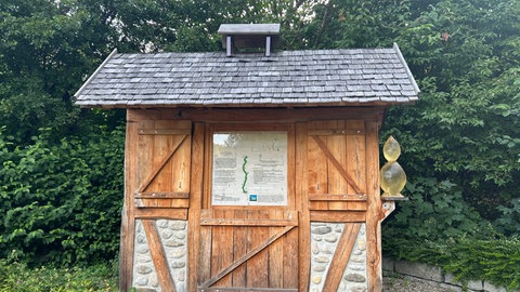 Eine Station des Glasius-Weges auf der Adelegg, einem beliebten Ausflugsziel für Wanderinnen und Wanderer. 