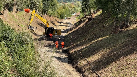 An der Bahnstrecke in Riedlingen wird nach dem Zugunglück gearbeitet.