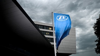 Außenansicht der Zentrale von ZF Friedrichshafen. Das Unternehmen hat sich mit dem Betriebsrat geeinigt, es wird keine zusätzlichen Stellenstreichungen geben.
