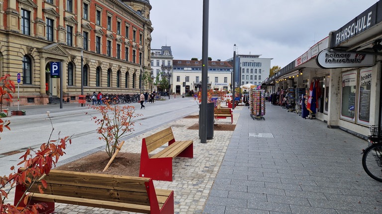Ort der neuen Kiss-and-Ride-Parkplätze am Bahnhof Konstanz, aktuell noch ohne Beschilderung.
