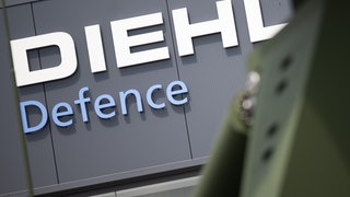 Das Logo vom Rüstungsunternehmen Diehl Defence in Überlingen. Es will weiter expandieren und übernimmt einen Spezialisten für Kampfmittelräumung.