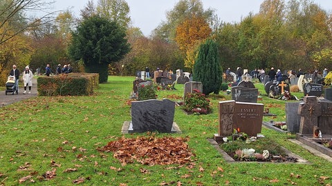 Der Marienfriedhof in Weingarten (Kreis Ravensburg): Viele zieht es an Allerheiligen auch dort zu den Gräbern ihrer Liebsten.