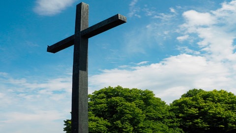 Kriegsgräberstätte: Hochkreuz bei Meersburg. Am Volkstrauertag wird an die Opfer von Krieg und Gewalt erinnert.