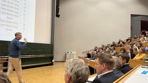 Großes Interesse an der Fortbildung an der Universität Konstanz: Am Wochenende haben sich rund 400 Lehrkärfte aus dem ganzen Land für ein neues Schulfach weitergebildet. 