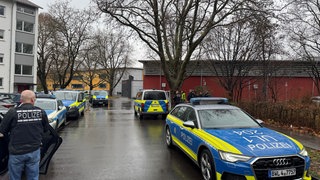 Die Polizei ist derzeit noch im Einsatz an zwei Schulen in Biberach.
