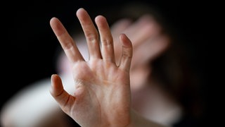 Gewalt gegen Frauen: Auch in der Region Bodensee-Oberschwaben ist die Zahl der Fälle der Polizei zufolge alarmierend.