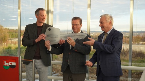 Das Kompetenzzentrum Obstbau Bodensee in Bavendorf im Kreis Ravensburg hat die Fertigstellung eines neuen Gewächshauses für die Forschung gefeiert. 
