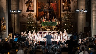 Die Bodensee Philharmonie mit ihrem Dirigenten Gabriel Venzago und der Jugendkantorei des Münsters beim Weihnachtskonzert im Münster