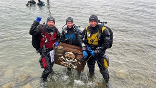 Geschafft! Der Schatz im Bodensee ist gefunden: Dreikönigstauchen 2026 bei Überlingen.