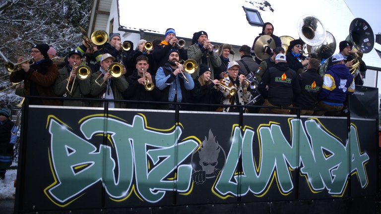 Viele Narren freuten sich, endlich wieder bei einem großen Umzug dabei sein zu können. 