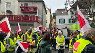 Mehr als 100 Beschäftigte der Universität und Hochschule in Konstanz sowie des ZfP Reichenau nehmen am Mittwoch am Warnstreik teil.