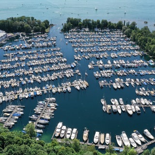 Liegeplätze für Segel- und Motorboote bei Kressbronn am Bodensee. Die Gemeinde Kressbronn am Bodensee darf eine Kurtaxe für Bootsliegeplätze erheben. Das teilte die Gemeinde mit Verweis auf eine Entscheidung des Verwaltungsgerichtshofs mit.