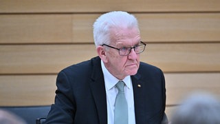 Winfried Kretschmann (Grüne) im Landtag. Über seine Zeit im katholischen Internat Riedlingen schweigt er.