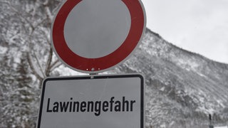 Lawinengefahr: In einigen Skigebieten in der Nähe des Bodensee steigt die Lawinengefahr (Symbolbild)