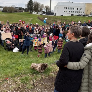 Rund 300 Menschen kamen, um sich vom Team der Geburtshilfe-Station in Tettnang zu verabschieden.