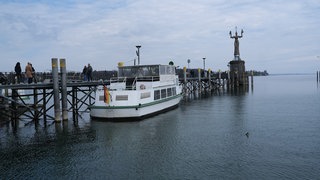 Die "MS Seeperle" liegt in Konstanz im Hafen. Sie ist ab sofort samstags als Wasserbus im Einsatz.