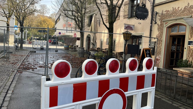 Die Löscharbeiten in Überlingen sind mittlerweile abgeschlossen. Der Brandort war am Vormittag noch abgesperrt.