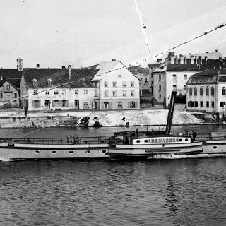 Der Dampfer Arenenberg fährt durch den Seerhein.