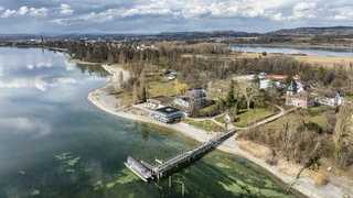 Luftbild von der Halbinsel Mettnau im westlichen Bodensee.