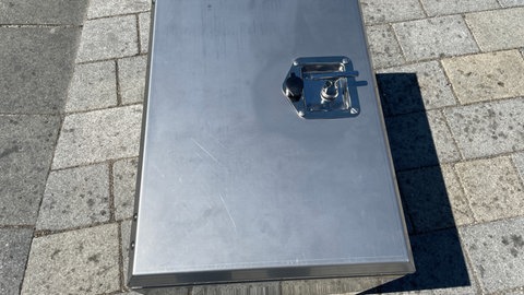 Eine Stahlbox als Zeitkapsel.
