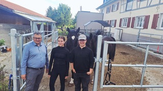 Blutreiterfamilie Elbs: Für Vater Markus, Tochter Hannah und Sohn Simon ist es ein Muss, beim Blutritt in Weingarten mitzureiten.