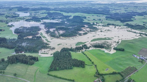 Im Bereich Taufach und Fetzachmoos sind Teile der Landschaft überschwemmt