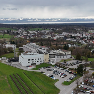 Die Klinik in Tettnang ist aus der Luft zu sehen.