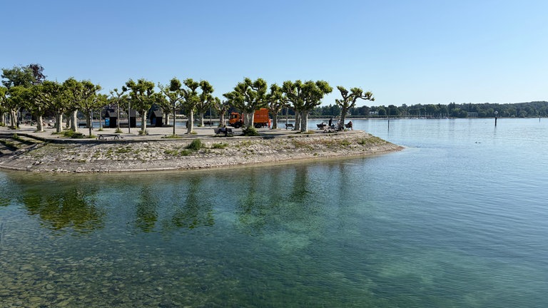 Konstanzer Stadtgarten bei Niedrigwasser im Mai 2026
