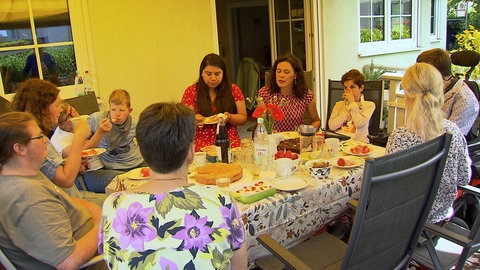 Kritik an Pflegereform: Pflegende Mütter treffen sich zusammen mit ihren Kindern mit Behinderung in Grünkraut.