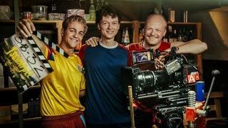 David Ali Rashed (von links), Jeremias Meyer und Sebastian Doppelbauer bei den Dreharbeiten zur neuen Staffel von "Tschappel".