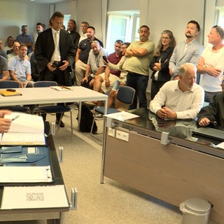 Die Christliche Gewerkschaft Metall, kurz CGM, und der Betriebsratsvorsitzende der ZF Friedrichshafen haben sich heute vor dem Arbeitsgericht in Ravensburg getroffen.