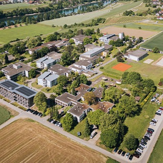 Blick von oben auf die Gebäude des Hegau Jugendwerk in Gailingen