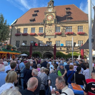 Das 50. Heilbronner Weindorf wurde am Donnerstag eröffnet: Menschen auf dem Marktplatz