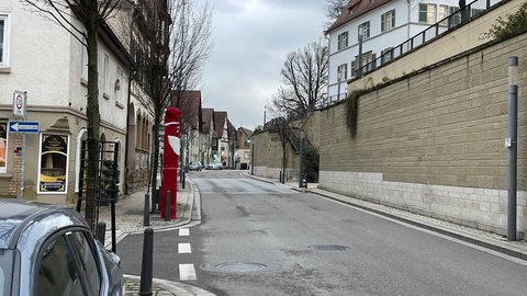 Alle Jahre wieder hüllen Unbekannte die Blitzersäule in Ilsfeld am Nikolaustag entsprechend ein.