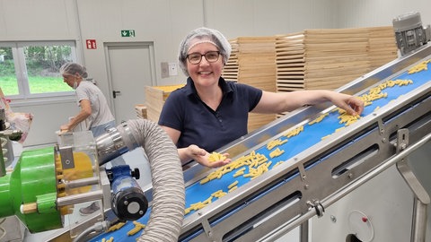 Unternehmerin Andrea Specht in ihrer Nudelproduktion.
