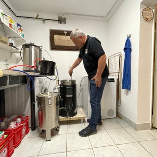 Michael Kanbach aus Neckarsulm braut privat Bier und gibt Kurse.