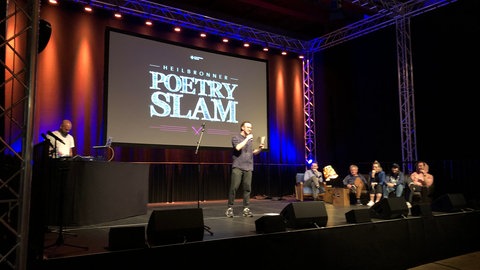 Beim Poetry Slam in Heilbronn wurden diesmal KI-generierte Texte vorgetragen - im Publikum hat es niemand gemerkt.