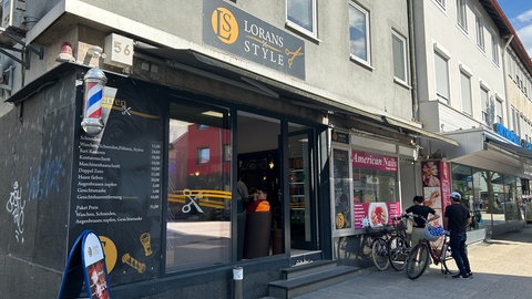Ein Barbershop direkt neben einem Nagelstudio in der Heilbronner Innenstadt.