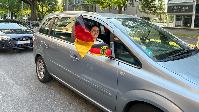 Zwar dürfen die Autokorsos nicht auf der Allee in heilbronn stattfinden, das tut der Stimmung aber keinen Abbruch