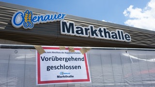 Metzgereistand vor der Markthalle Offenau