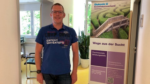 Suchtberater Kai Brennecke hilft beim Ausstieg aus der Cannabissucht.