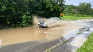 Überschwemmte Straße in Heilbronn-Frankenbach