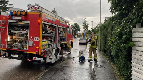 In der Franz-Lehar-Strasse (Heilbronn-Biberach) musste die Feuerwehr einen Keller auspumpen.