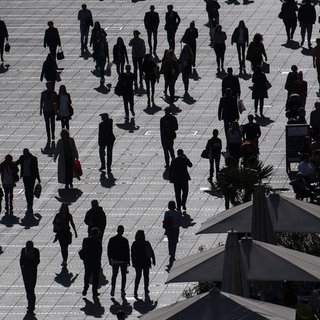 Menschen in der Innenstadt, Symbolbild