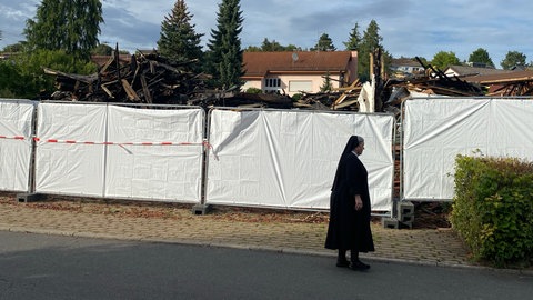 Der Gedenkegottesdienst eine Woche nach dem Brand der katholischen Kirche in Widdern.