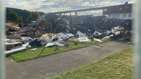Der Gedenkegottesdienst eine Woche nach dem Brand der katholischen Kirche in Widdern.