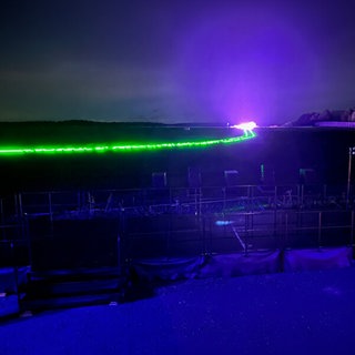 Lichter-Show auf einem Feld bei Grünsfeld, durch das später die Stromtrasse Suedlink führt.