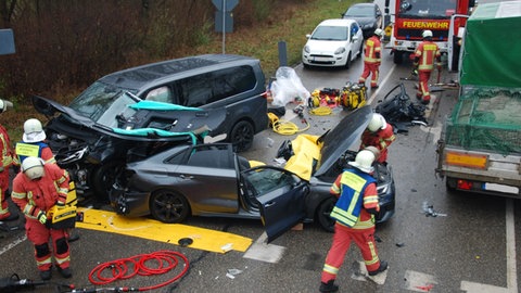 Unfallserie nach Sperrung des Schemelsbergtunnels: Am Mittwoch krachte es auf der Umleitungsstrecke erneut. Bei dem Unfall wurde eine Person schwer verletzt. 