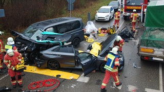 Unfallserie nach Sperrung des Schemelsbergtunnels: Am Mittwoch krachte es auf der Umleitungsstrecke erneut. Bei dem Unfall wurde eine Person schwer verletzt. 